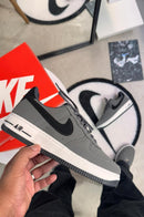 TÊNIS NIKE AIR FORCE 1 CINZA