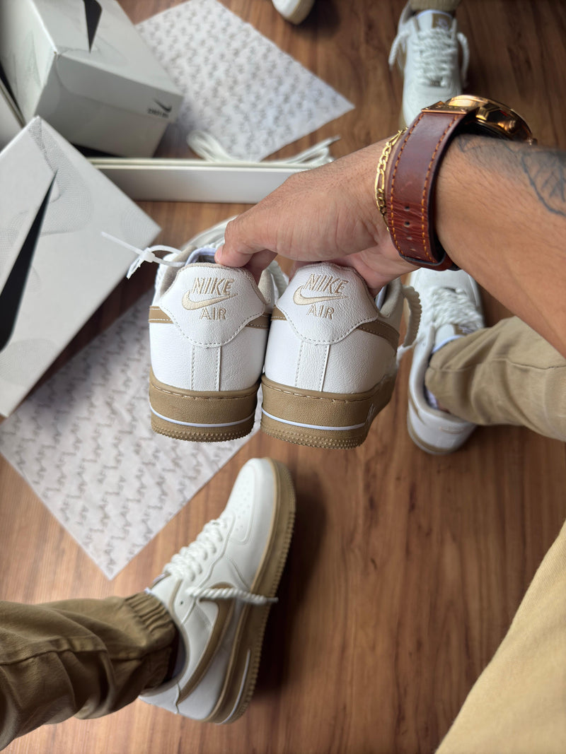 TÊNIS NIKE AIR FORCE LUXO BRANCO/MARROM