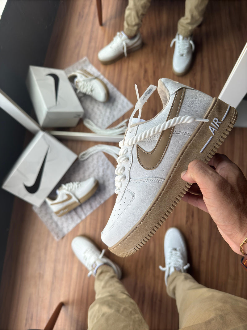 TÊNIS NIKE AIR FORCE LUXO BRANCO/MARROM