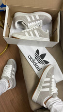 TÊNIS ADIDAS CINZA E BRANCO