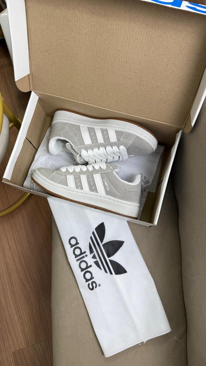 TÊNIS ADIDAS CINZA E BRANCO