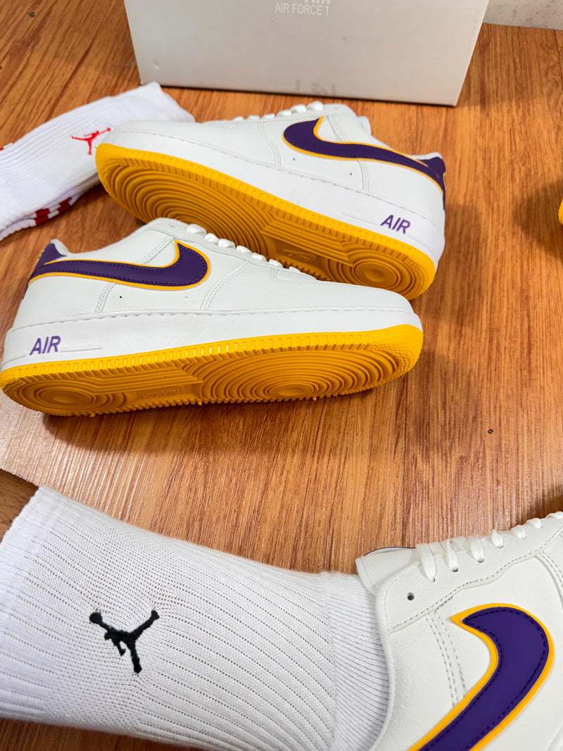 TÊNIS NIKE AIR FORCE LAKERS UVA