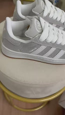TÊNIS ADIDAS CINZA E BRANCO